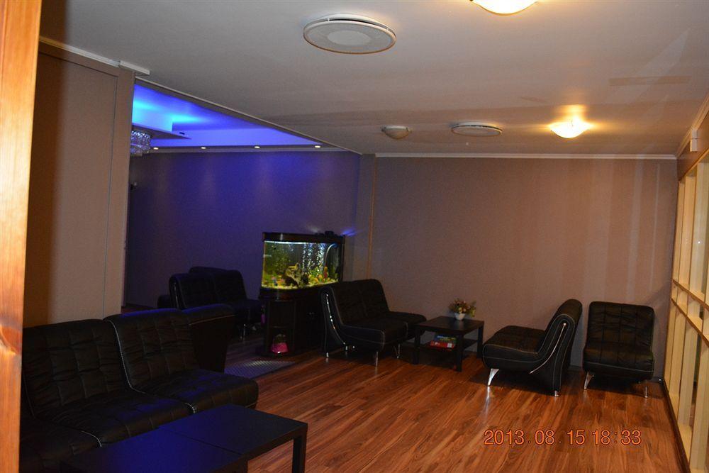 Hotell Angora โซเลนทูนา ภายนอก รูปภาพ