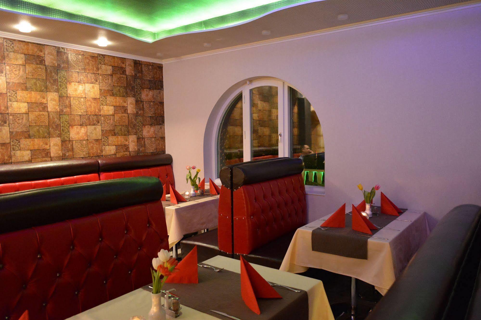 Hotell Angora โซเลนทูนา ภายนอก รูปภาพ