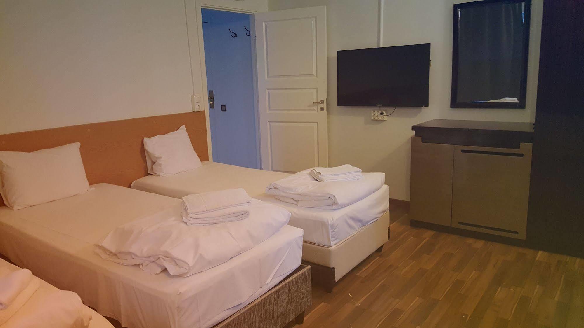 Hotell Angora โซเลนทูนา ภายนอก รูปภาพ