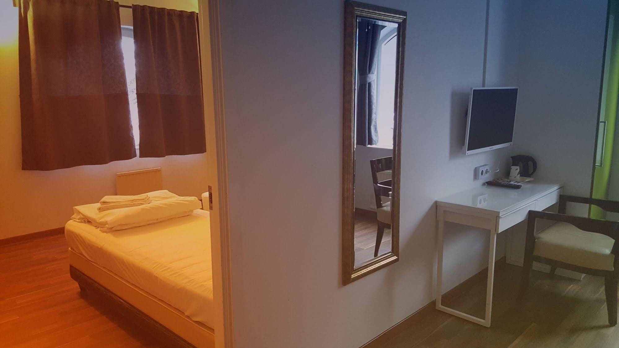 Hotell Angora โซเลนทูนา ภายนอก รูปภาพ